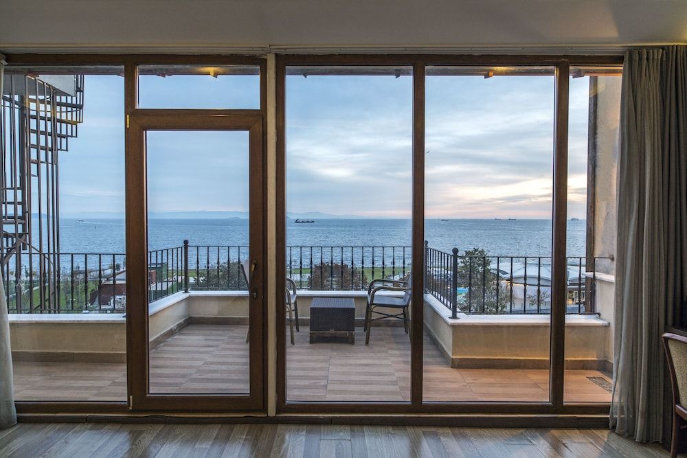 undefined Cheers Lighthouse 4