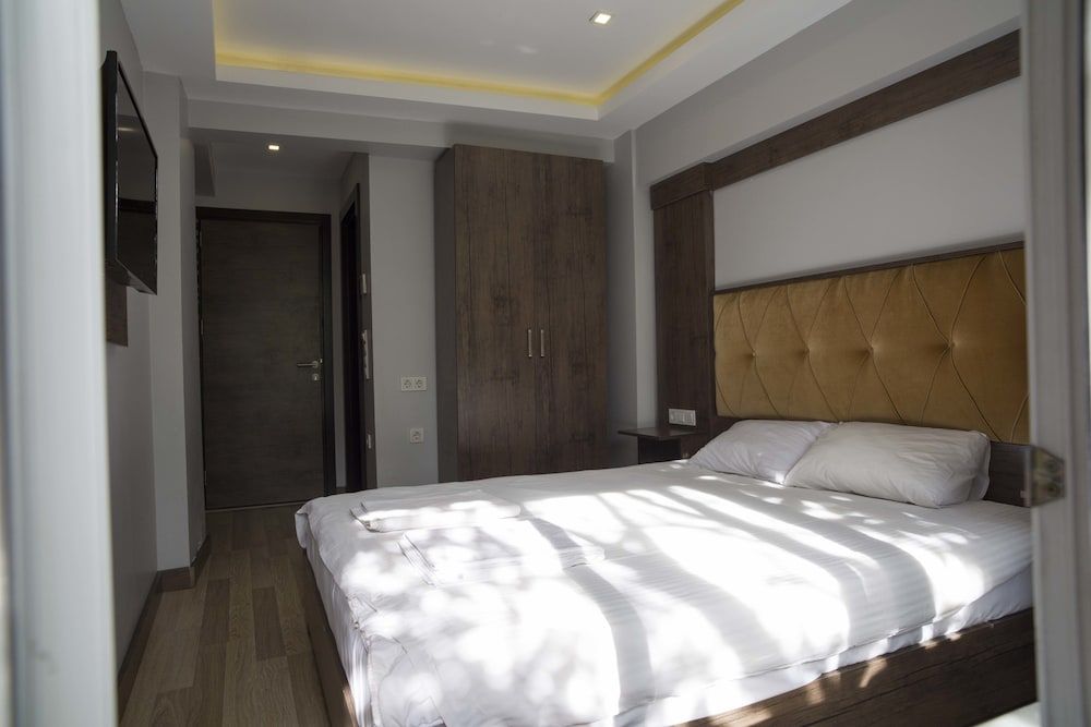 undefined Cheers Lighthouse 7