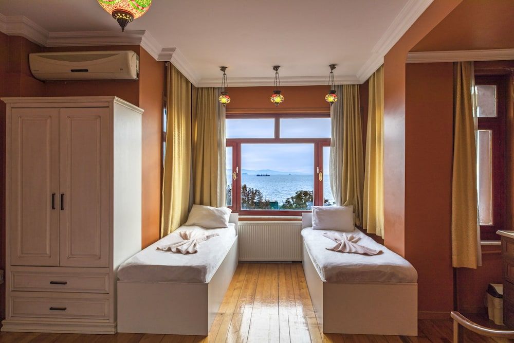 undefined Cheers Lighthouse 3