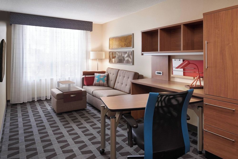 undefined TownePlace Suites by Marriott Windsor 3
