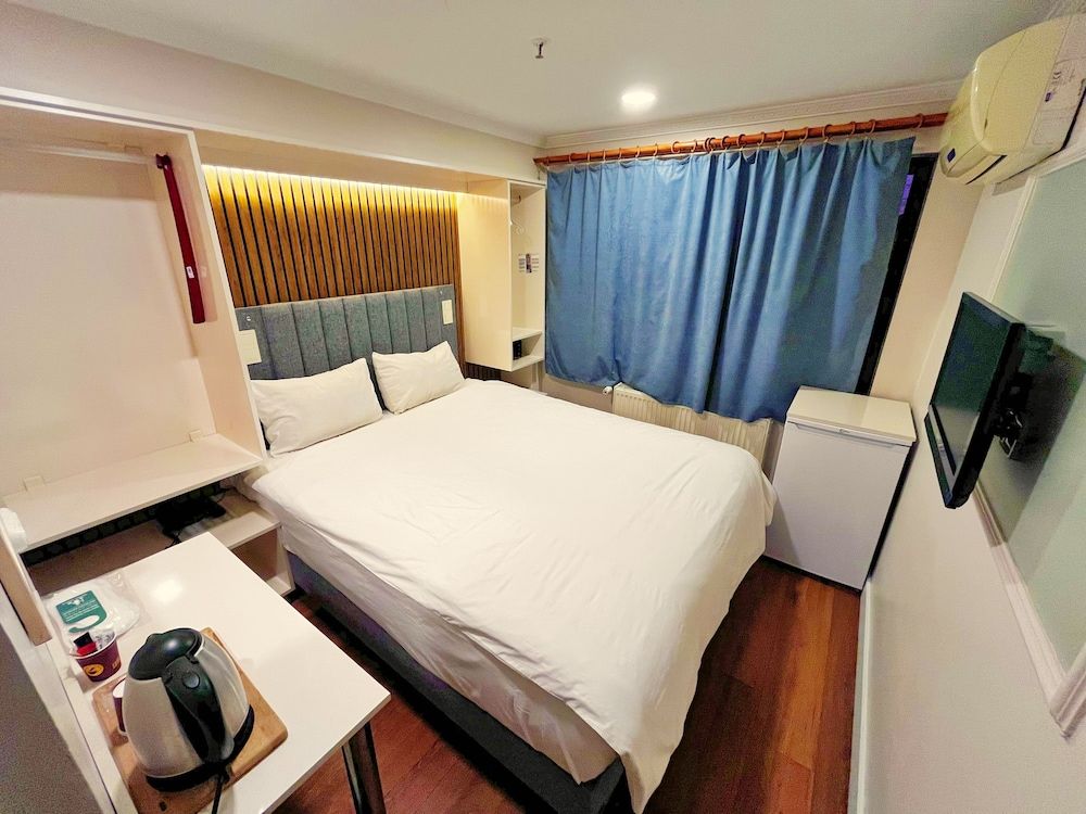 Naila Hotel Economy Double Room 4