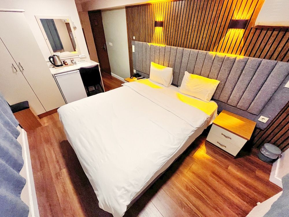 Naila Hotel Economy Double Room 5