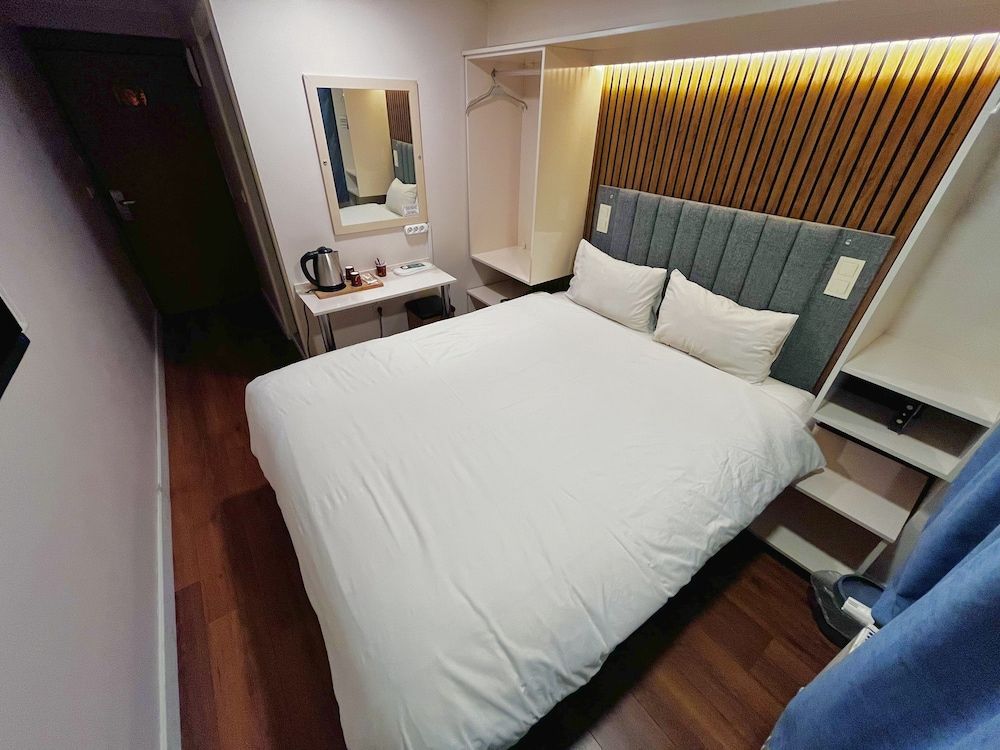 undefined Naila Hotel 4