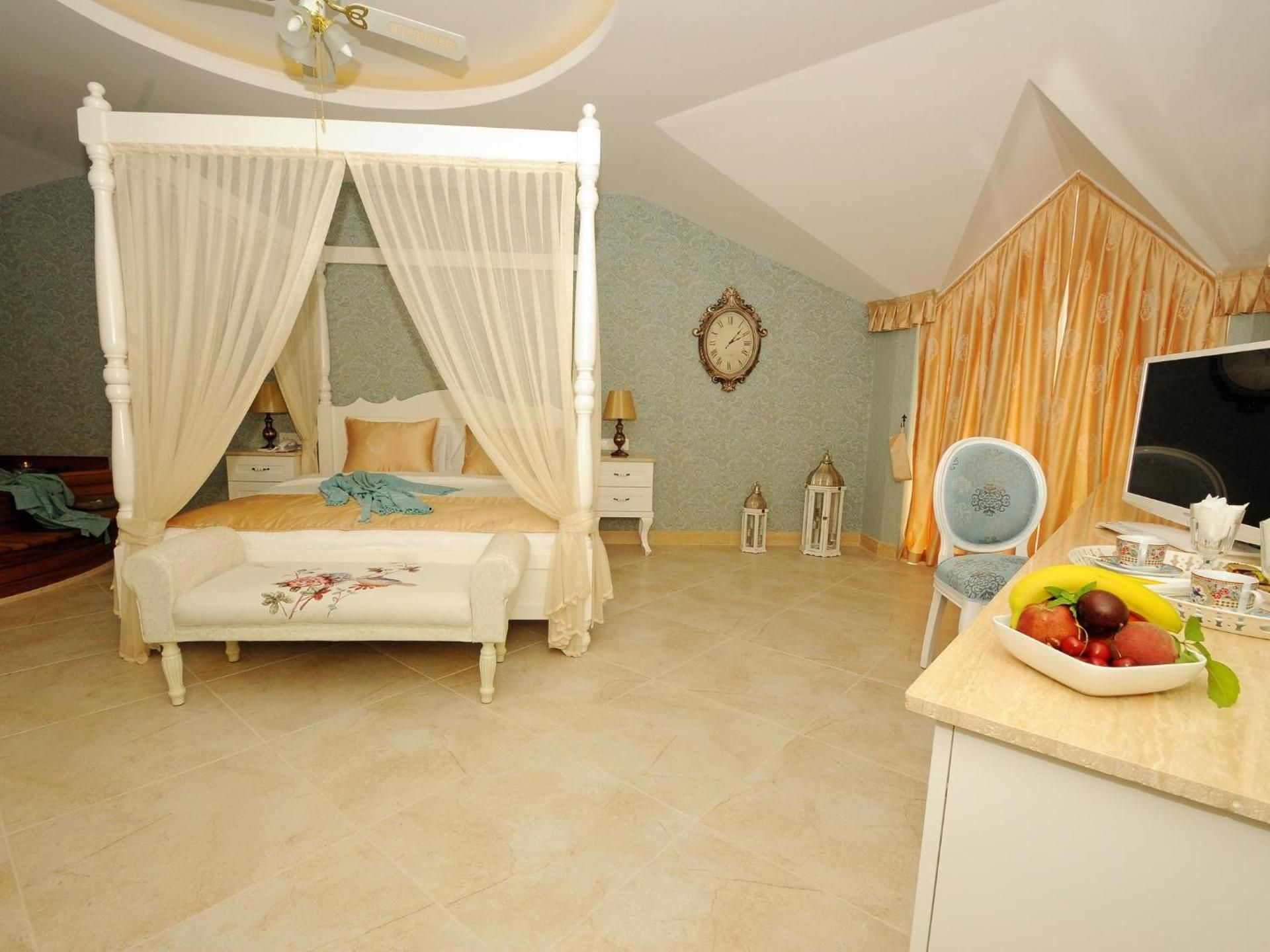 Deluxe Suite with Spa Bath