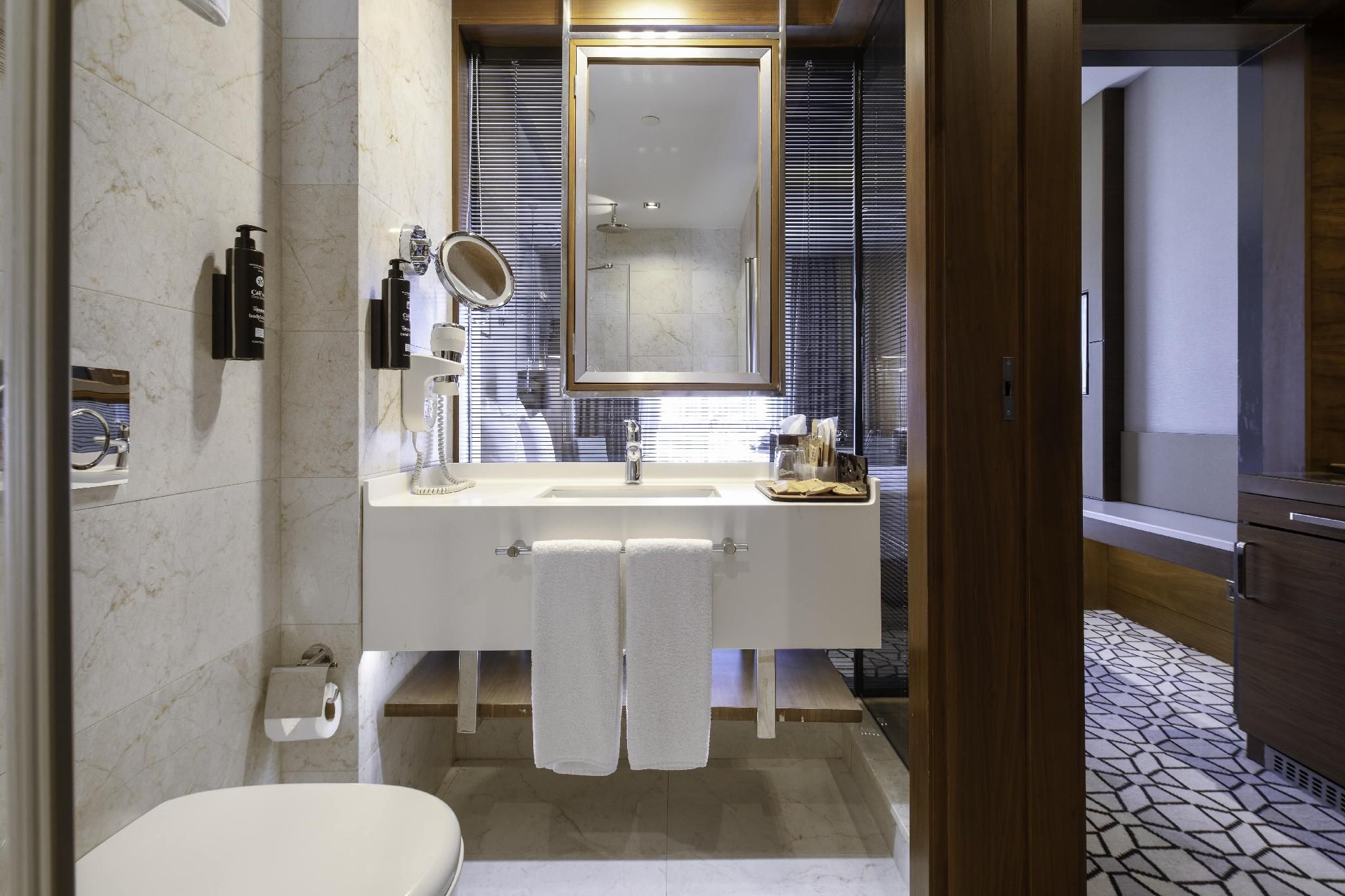 undefined Grand Harilton Hotel 4