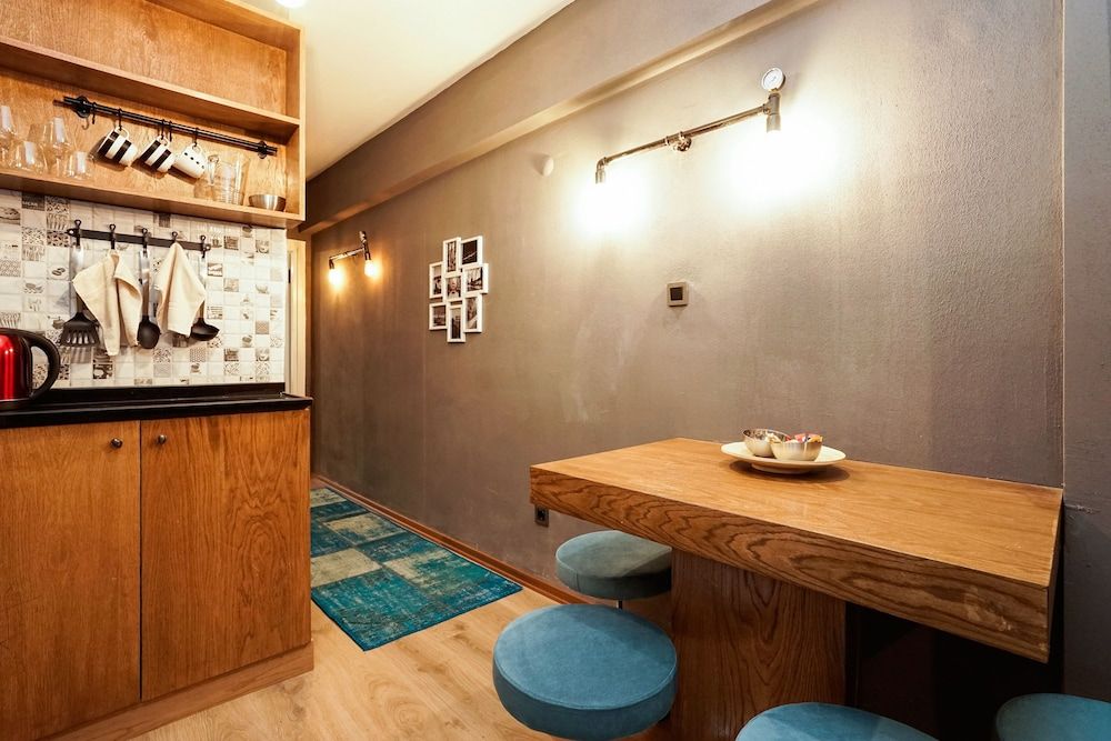 undefined Cube Suites 3