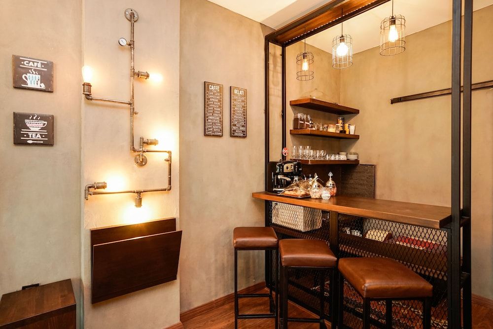 undefined Cube Suites 8