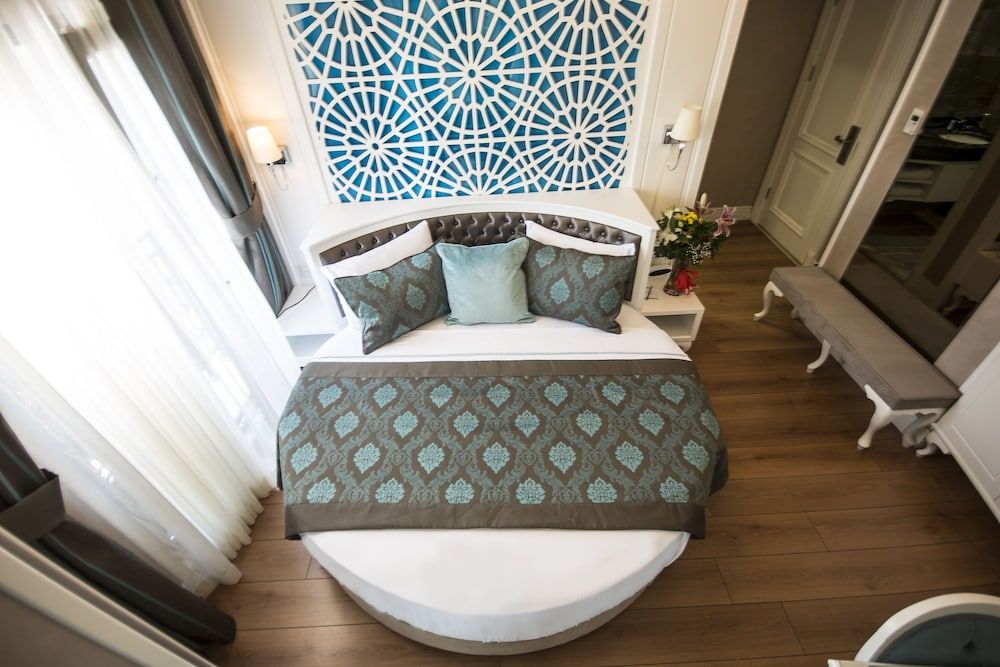 Deluxe Room (Corner)