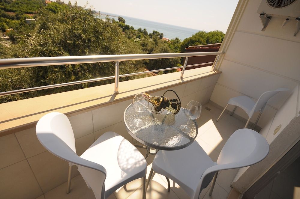 Aura Boutique Hotel Sea View Double Room (One Double Bed, With Balcony) 6