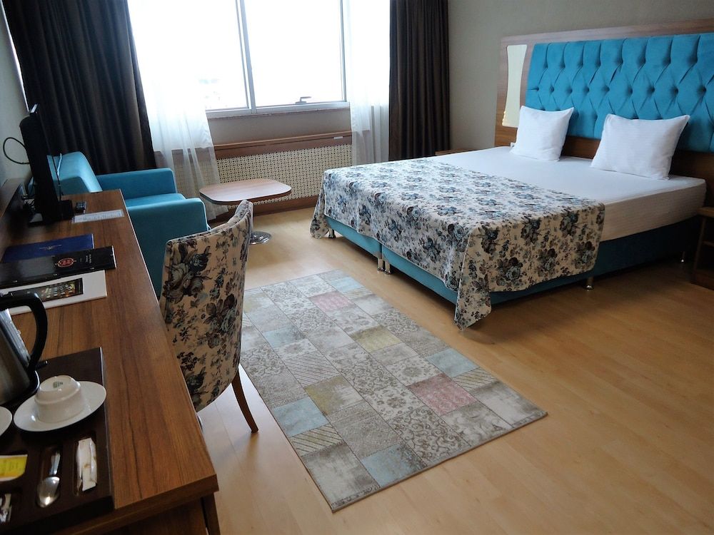 undefined Golden Lounge Hotel 4