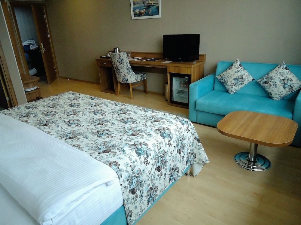 undefined Golden Lounge Hotel 10