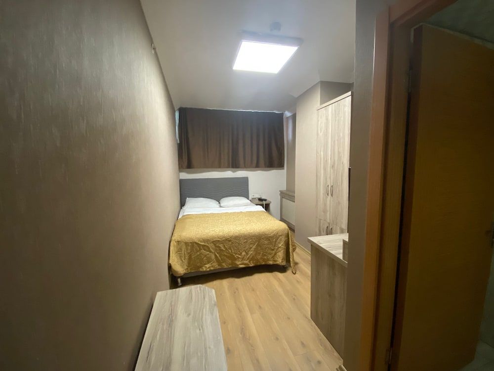 Golden Lounge Hotel Economy Single Room 2