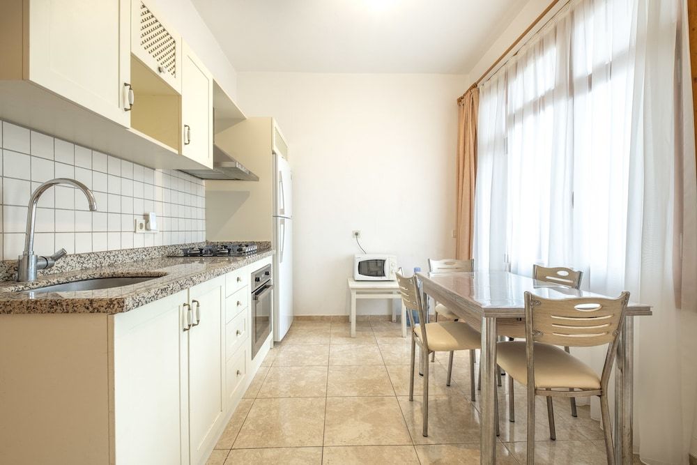 undefined Old Town Deluxe Flats 9