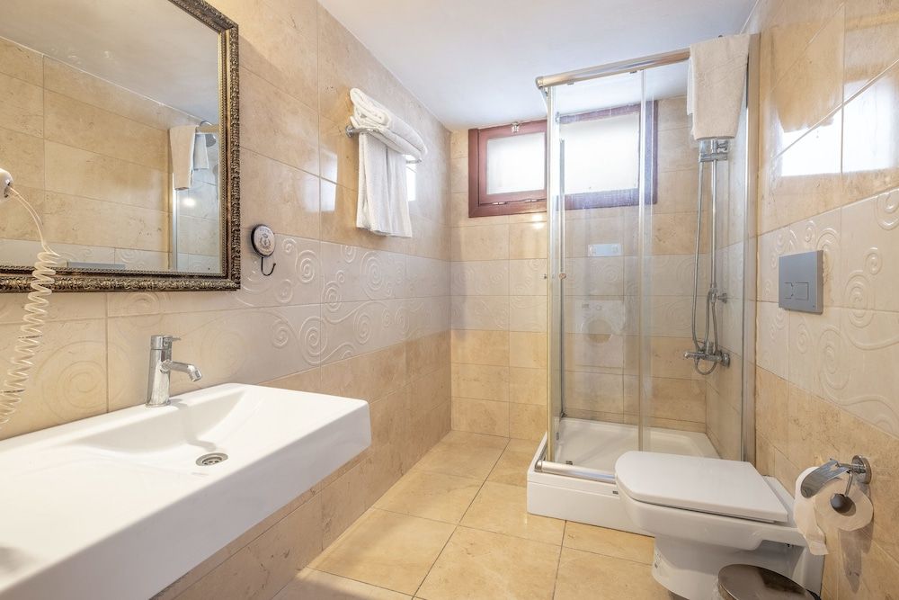 Old Town Deluxe Flats Deluxe Apartment, Kitchen (Large) 14