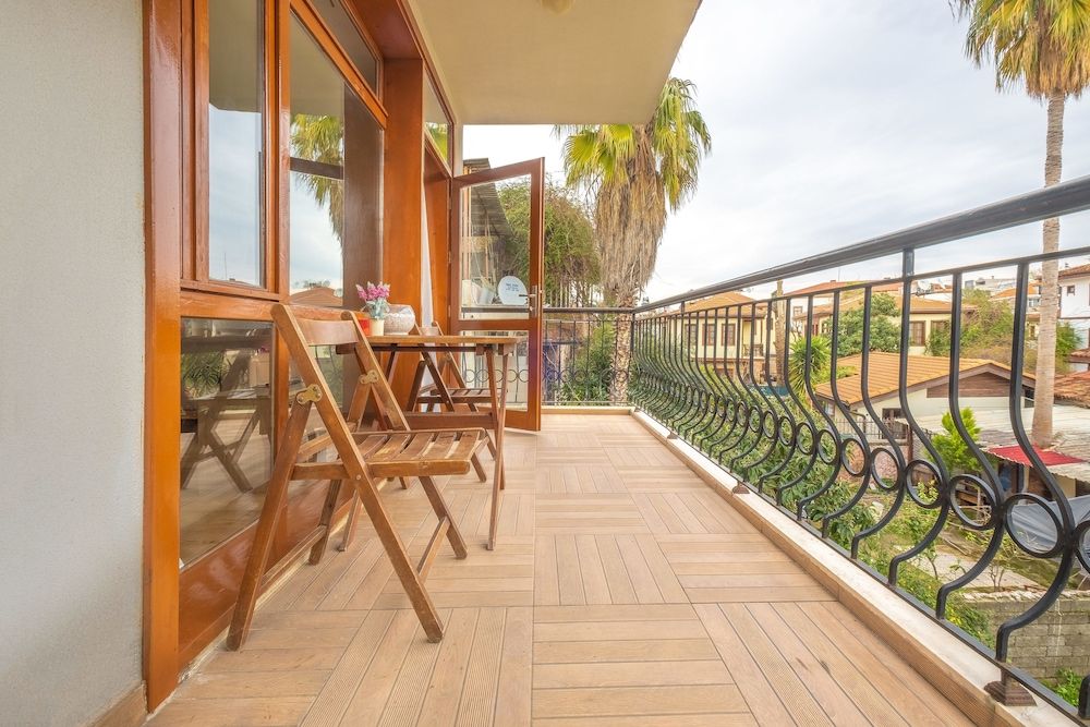 Old Town Deluxe Flats Deluxe Apartment, Kitchen (Large) 12