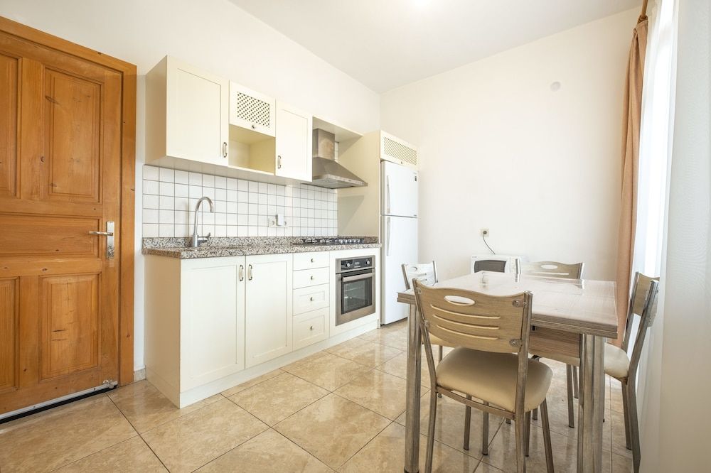 undefined Old Town Deluxe Flats 10