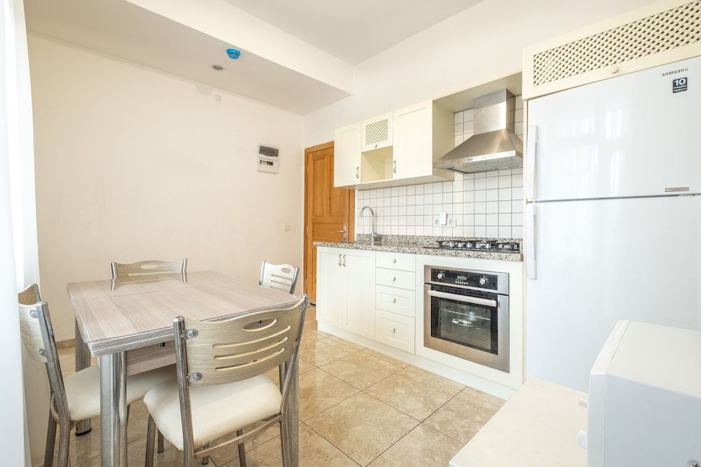 undefined Old Town Deluxe Flats 7