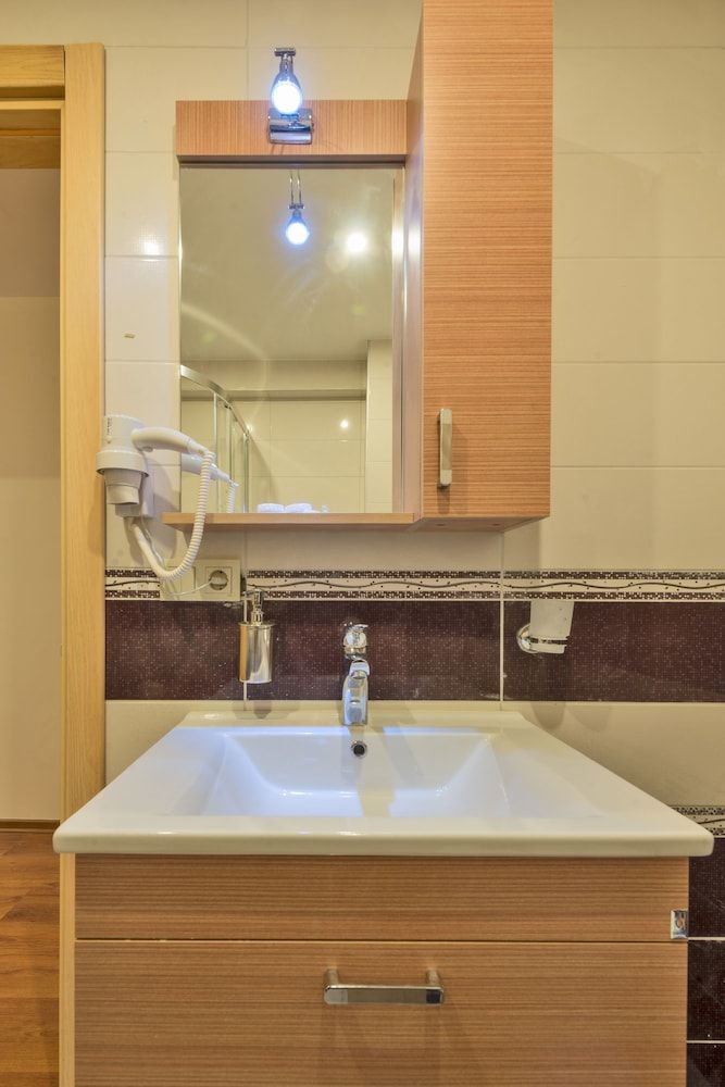 Invictum Residence Economy Room 5