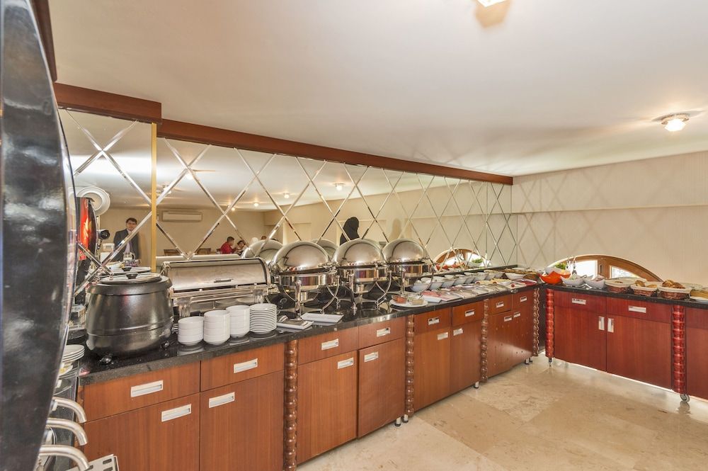 undefined Escardin Hotel 10