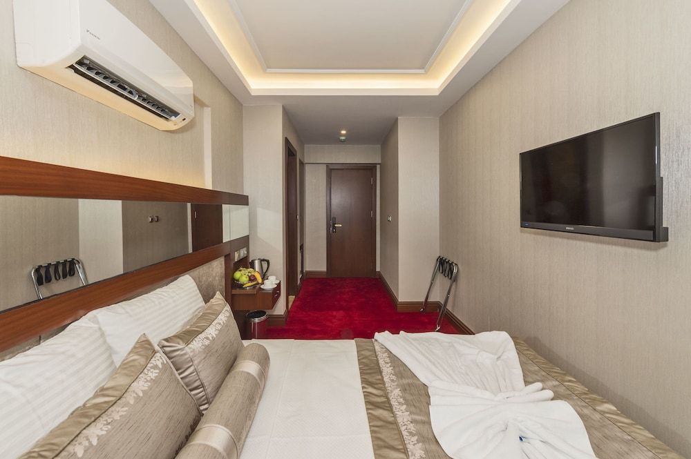 undefined Escardin Hotel 3