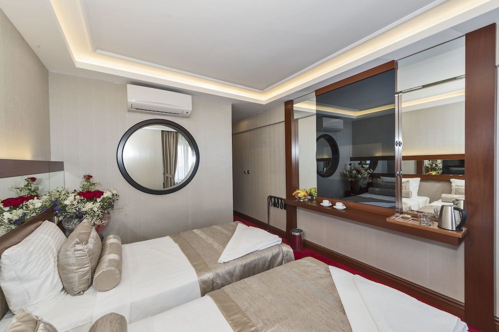 Escardin Hotel Standard Double or Twin Room 12