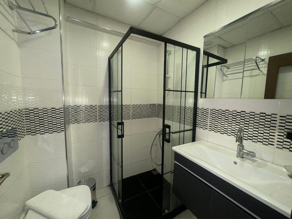 Raimond Hotel Twin Room 10