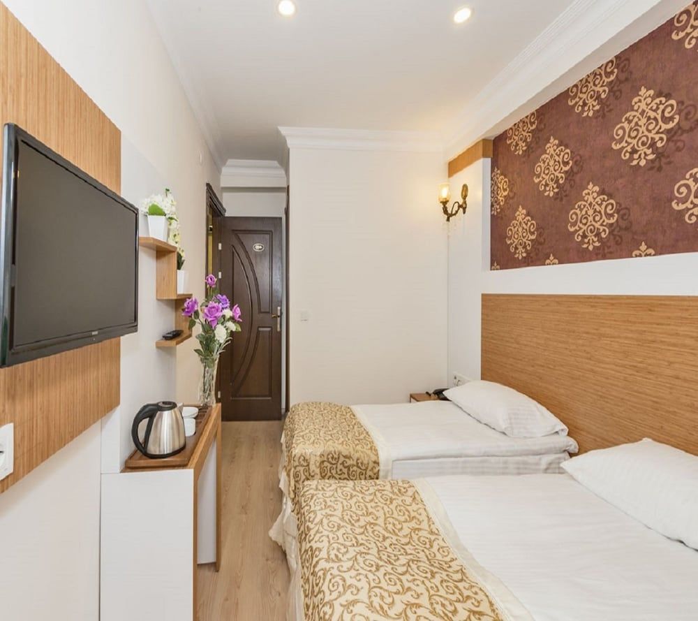 Raimond Hotel Twin Room 4