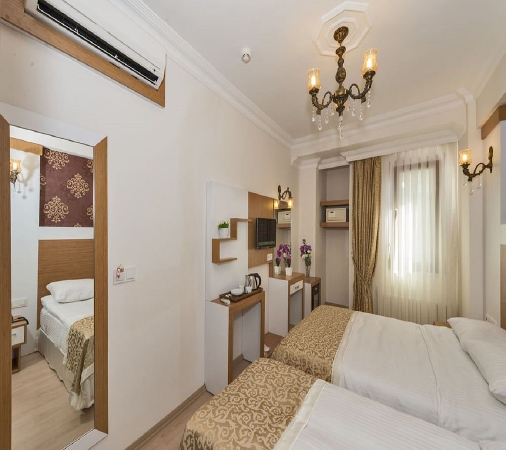 Raimond Hotel Twin Room 5