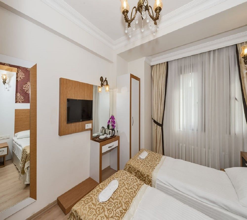 Raimond Hotel Twin Room 7