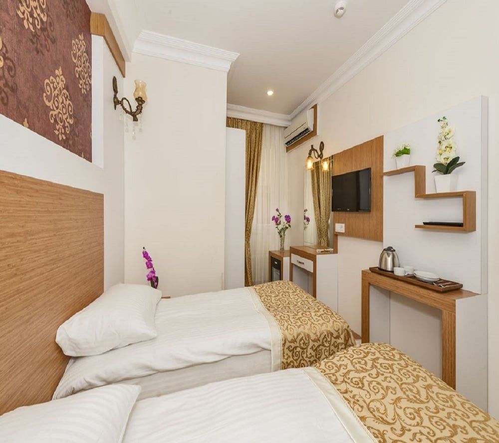 Raimond Hotel Twin Room 2