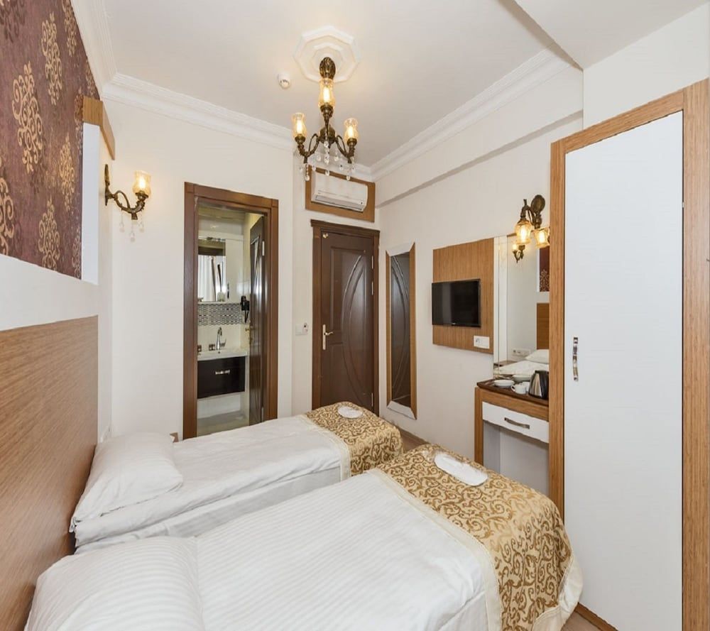 Raimond Hotel Twin Room 6