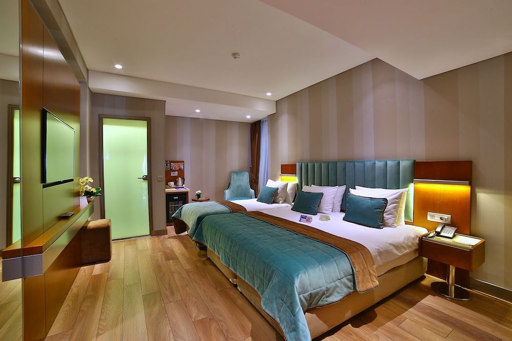 The Tango Hotel Istanbul Standard Triple Room 5