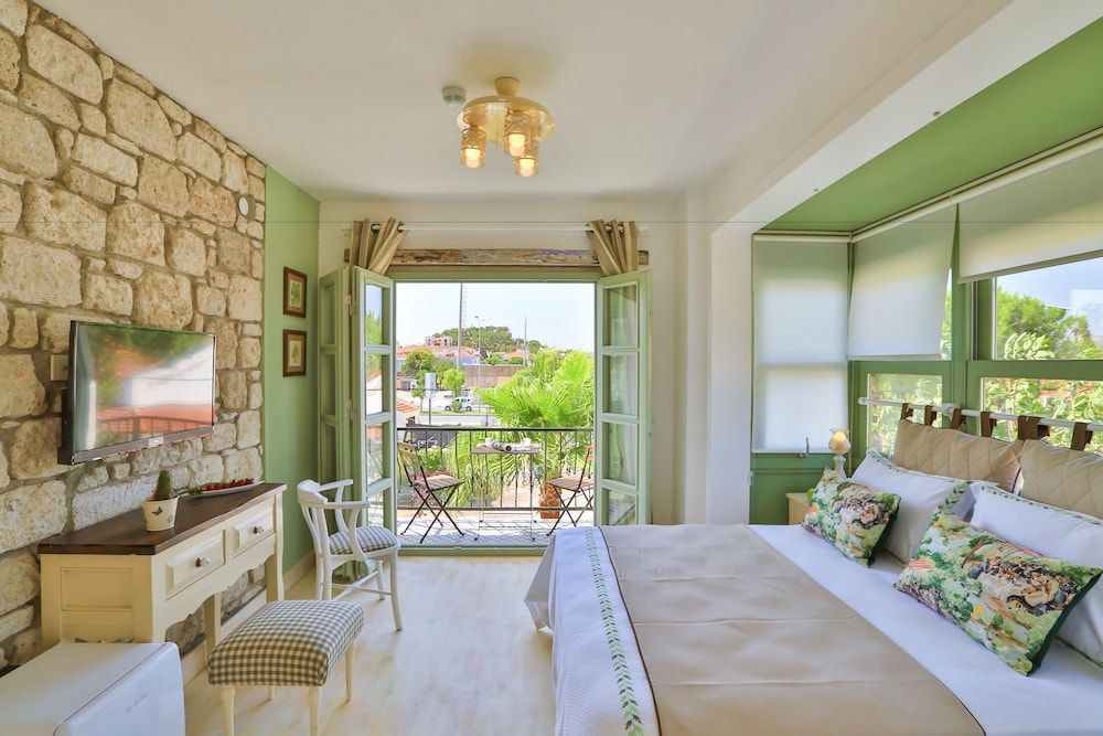 Superior Room, Balcony, Garden View