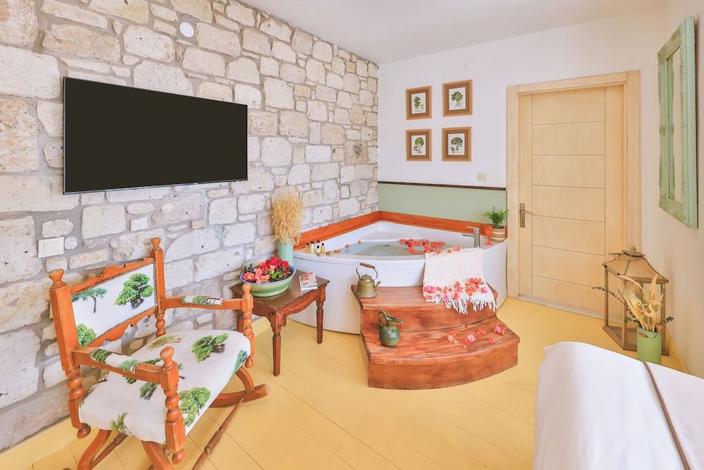 Superior Room, Hot Tub, Garden View