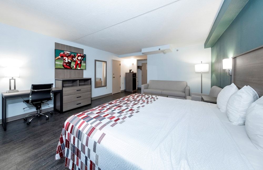 Suite, 1 King Bed (Smoke Free)