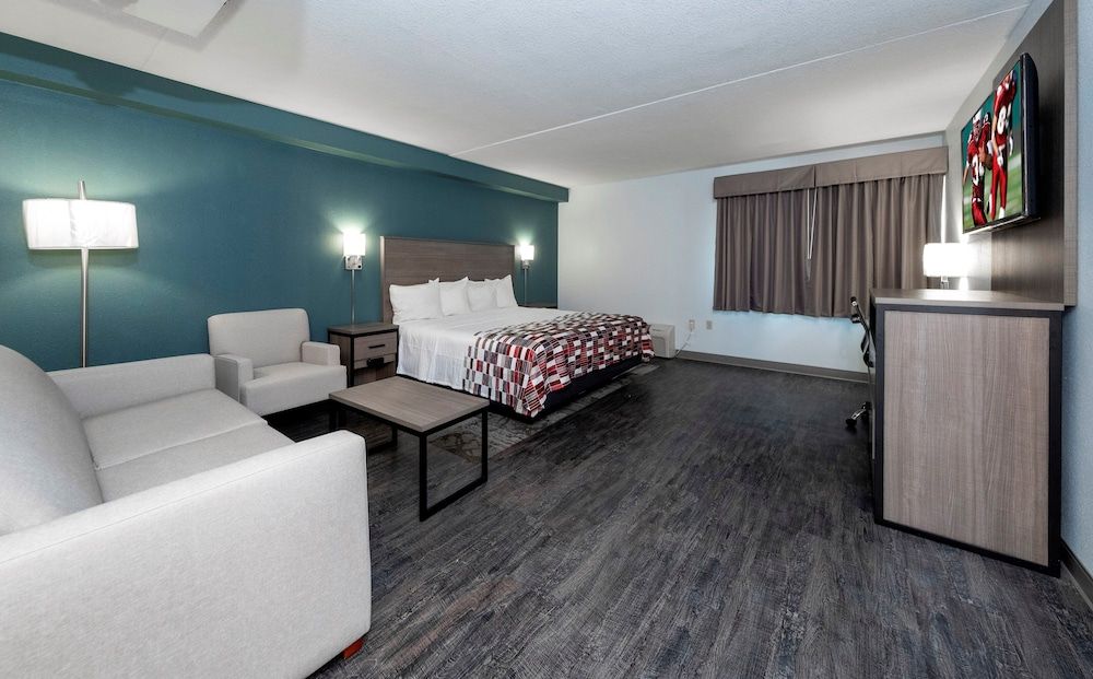 Suite, 1 King Bed (Smoke Free)