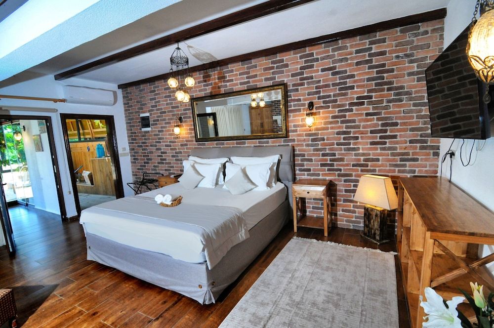 Luxury Suite, River View, Balcony