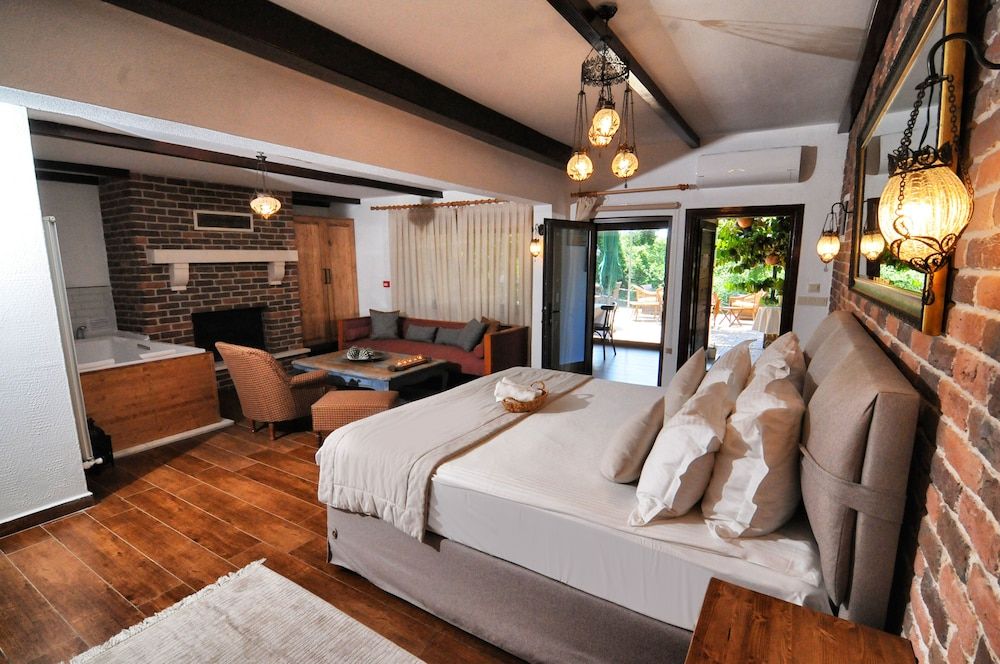 Luxury Suite, River View, Balcony