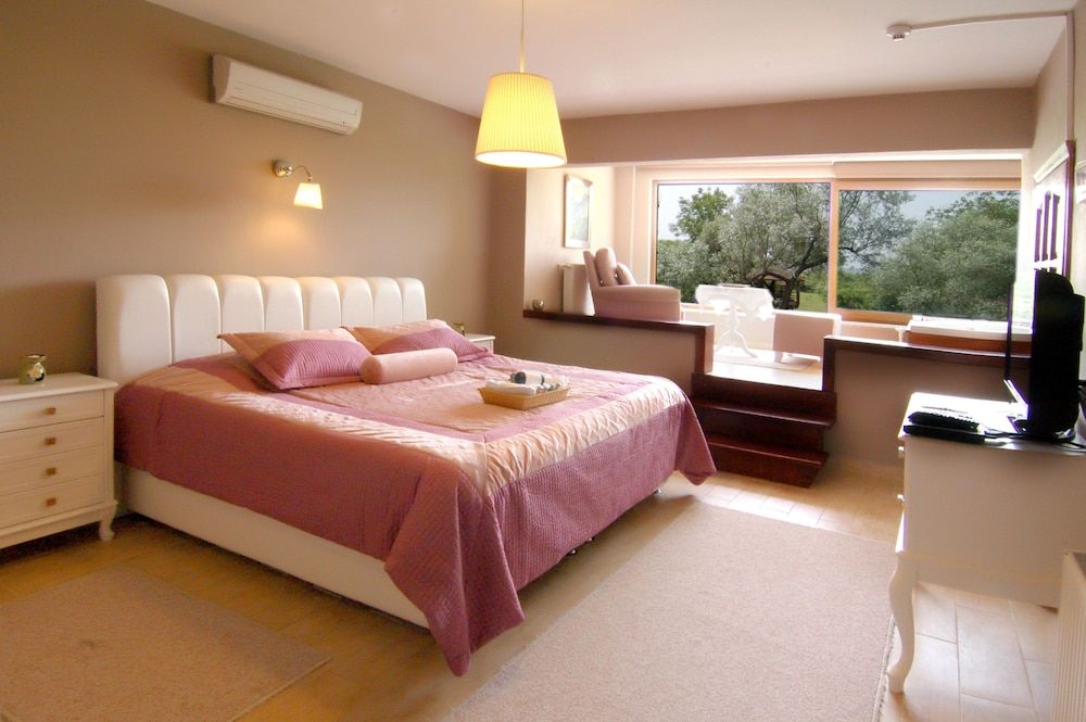Deluxe Suite, River View