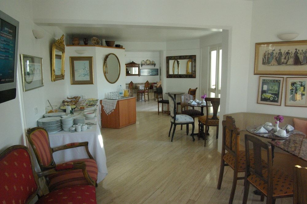 undefined Antique Theatre Hotel 6