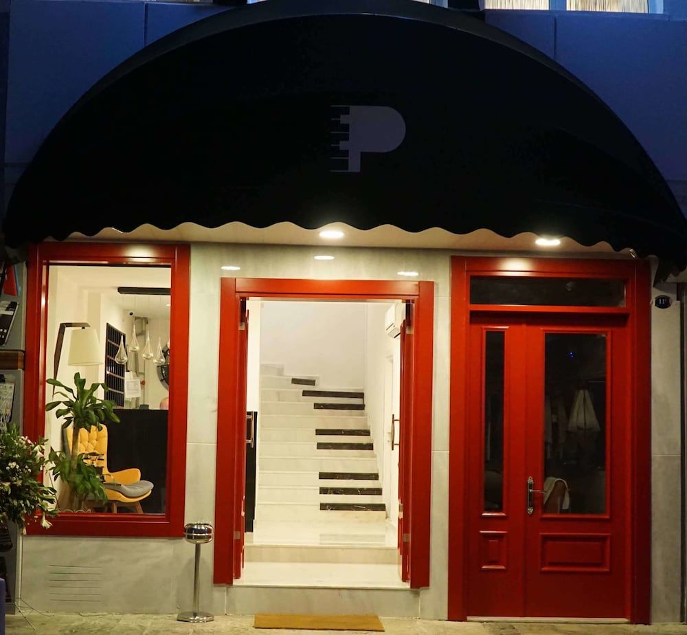 undefined Piano Hotel 8