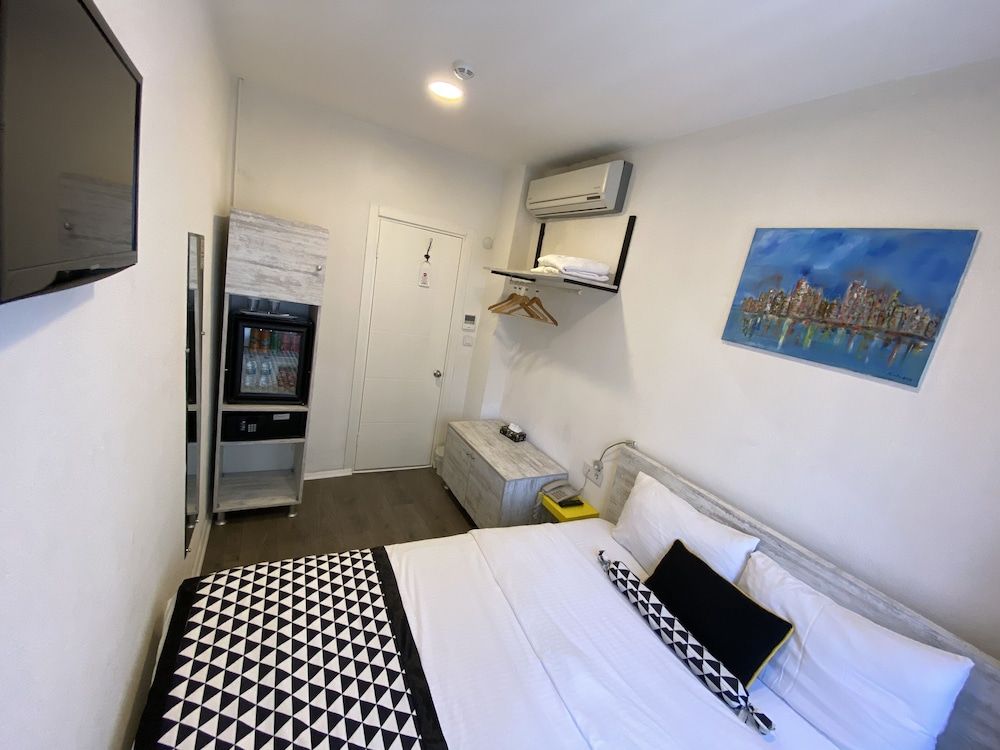 Piano Hotel Economy Double Room (Exterior Private Bathroom) 5