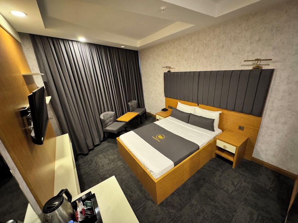 E5 Park Hotel Standard Double Room with City View