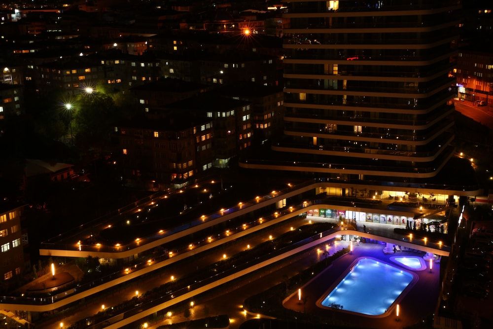 undefined Platform Merter Suites 10