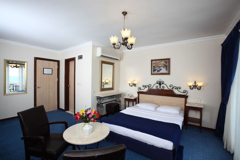 Family Room, 2 Bedrooms