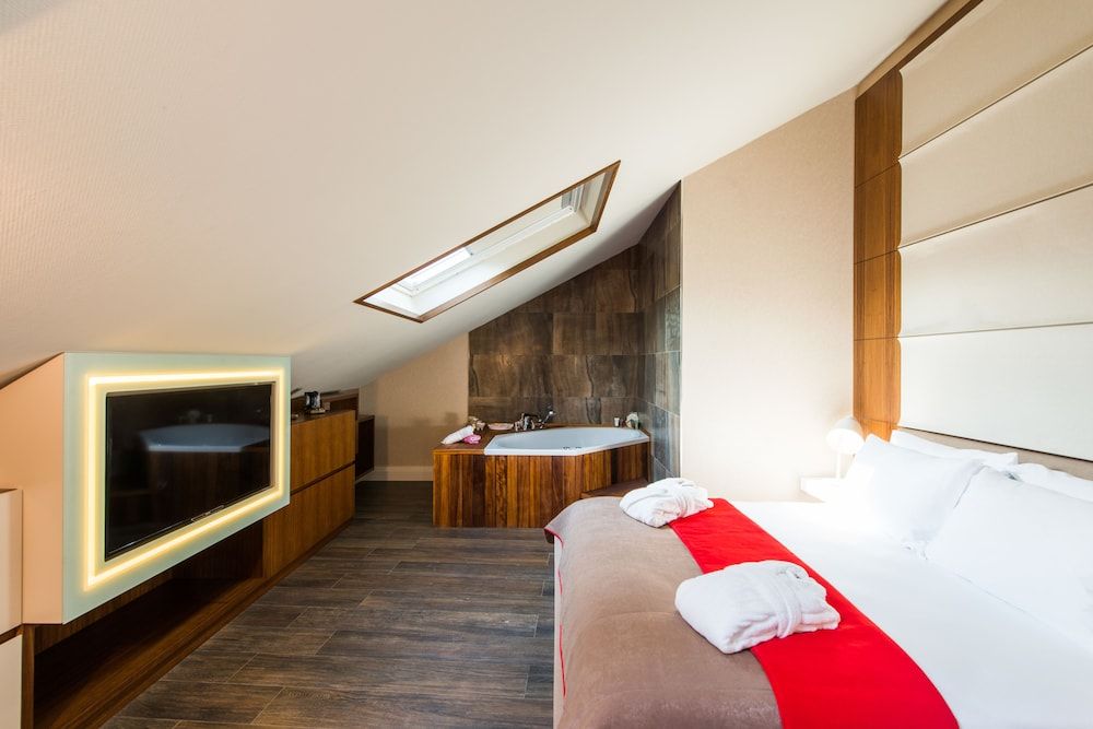 SUITE ODA
