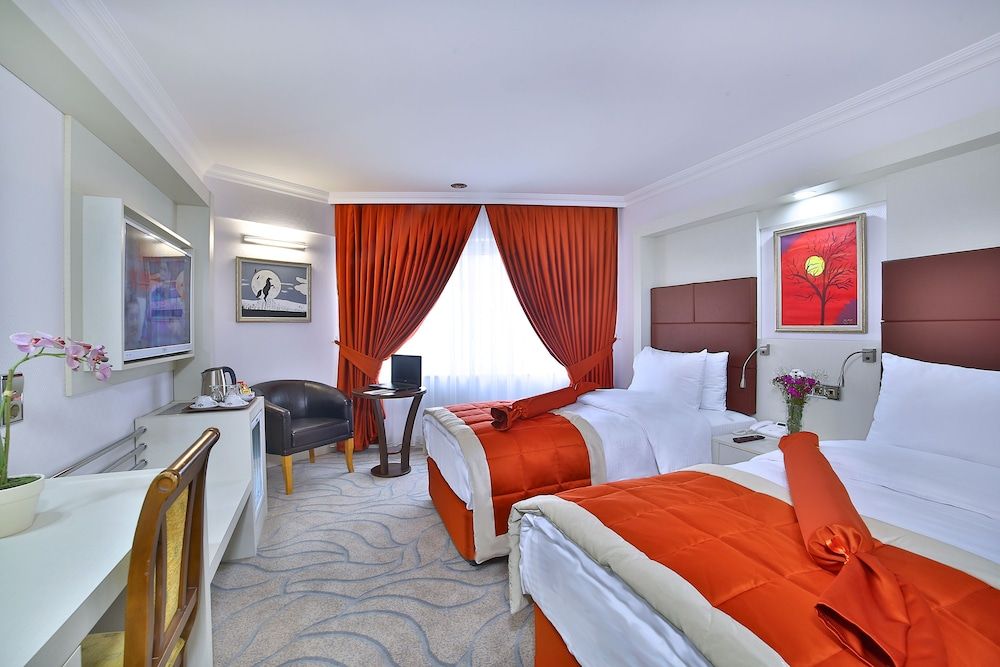 Marathon Hotel Double or Twin Room 3