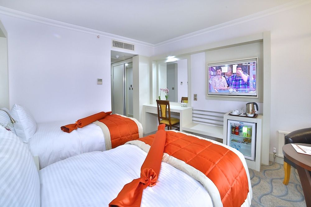 Marathon Hotel Double or Twin Room 7