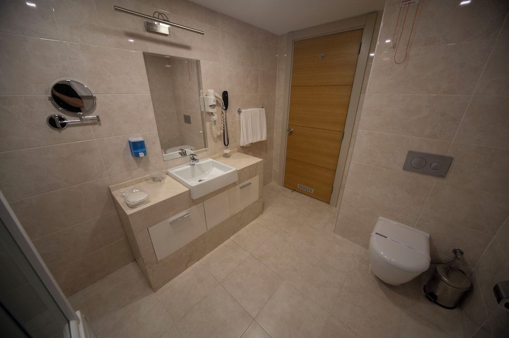 Grand Itimat Hotel Comfort Suite 5