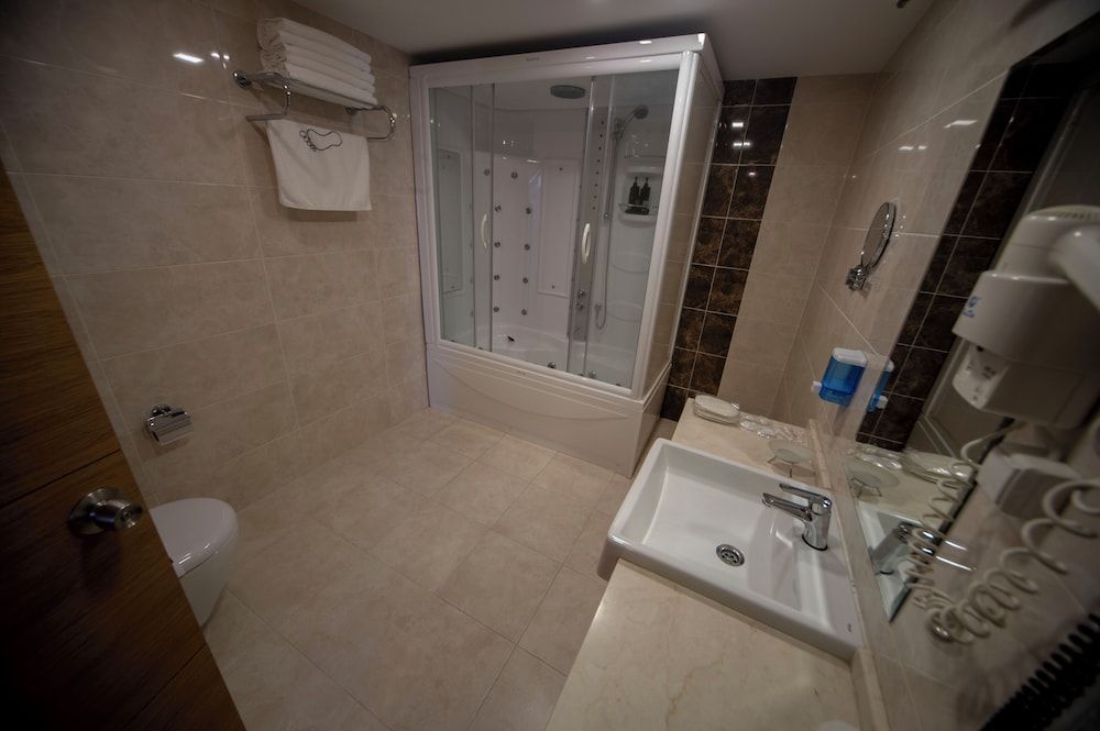 Grand Itimat Hotel Comfort Suite 6